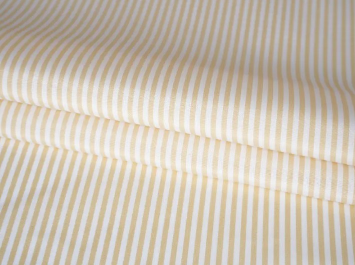 ผ้าเยื่อบุขนย้อมสีเส้นด้ายโพลีเอสเตอร์: สร้างสายป้องกันที่แข็งแกร่งสำหรับเสื้อผ้าที่มีความแข็งแรงและความทนทานสูง